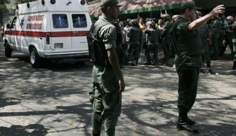 Dấy loạn tại nhà tù Venezuela, hàng chục người chết