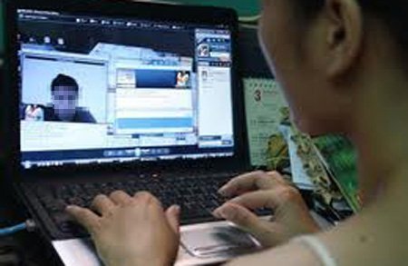 Khoe 'hàng', nam thanh niên bị tống tiền bằng clip sex