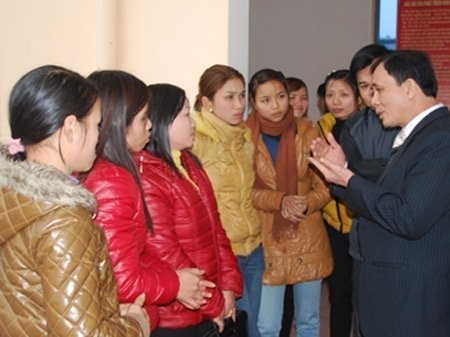 Giáo viên 'quây' Chủ tịch tỉnh đòi quyền lợi