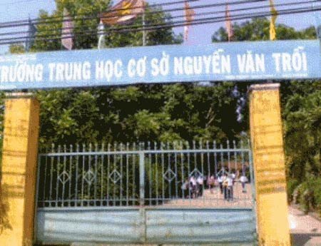 Nam sinh lớp 10 bị đánh chết trong sân trường