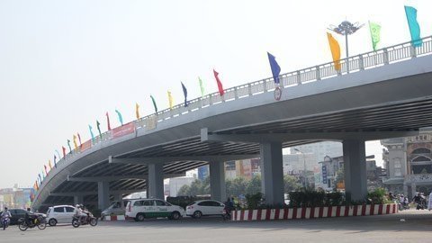 Ngắm 2 cầu vượt bằng thép đầu tiên ở Sài Gòn