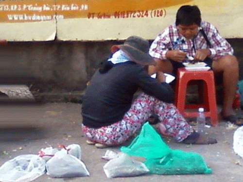 Chết khiếp kiểu chơi rắn cầu may năm Quý Tỵ