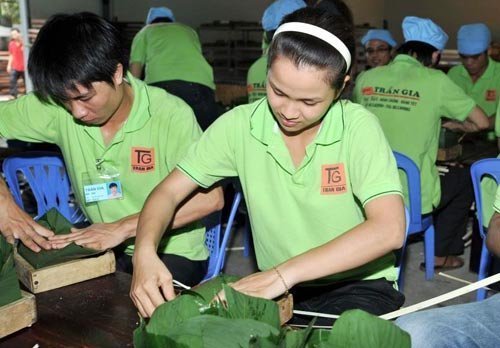 Bánh chưng vượt biển, cưỡi mây xuất ngoại