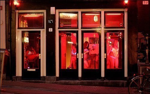 Hợp pháp hóa 'phố đèn đỏ', nên không?