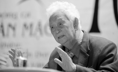 Phạm Duy: “Khóc cười theo mệnh nước nổi trôi”