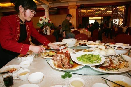 Thực khách ăn sạch đồ ăn sẽ được tặng quà