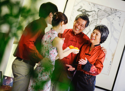 Có nên báo hiếu bằng... tiền?