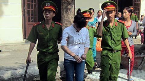 Cãi nhau vì tiền, vợ cầm dao giết chồng