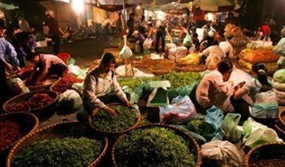 Nhóm ‘đầu gấu’ quấy chợ Long biên khiến bà con thất kinh
