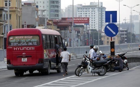 Không cấp phép kinh doanh với “xe dù”!