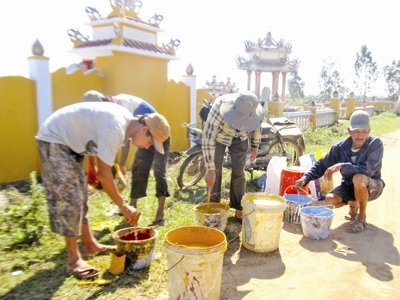 Tảo mộ thuê, đắt khách cuối năm
