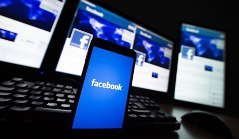 Cha đẻ Facebook khăng khăng không sản xuất smartphone