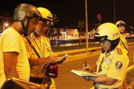 TP.HCM: CSGT từ chối hối lộ trên nửa tỷ đồng