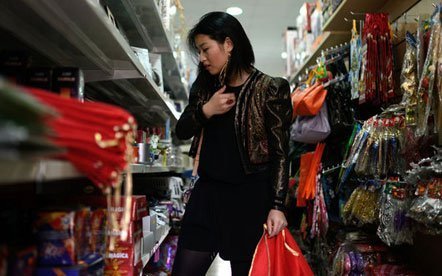 Trung Quốc phát đạt giữa Tây Ban Nha khốn khó