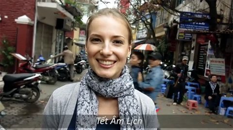 Người nước ngoài ăn Tết Việt thế nào?