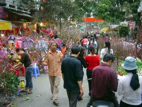 Dài cổ ngóng thưởng, chưa dám mua sắm