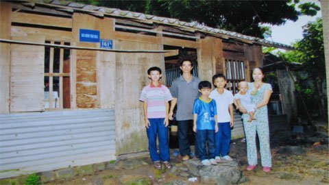 Gia đình liêu xiêu vì con mắc bệnh ung thư