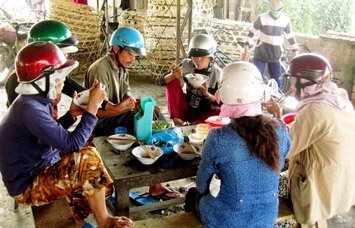 Kỳ lạ nghề ôm 