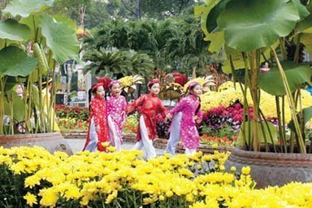 Viết cho người xa tháng Chạp