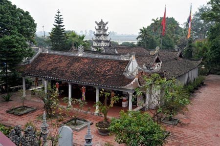 Giữa đạo và đời