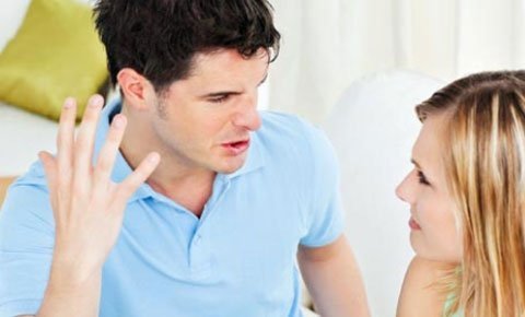 Để tự tin hơn, đàn ông tọc mạch và ghen tuông