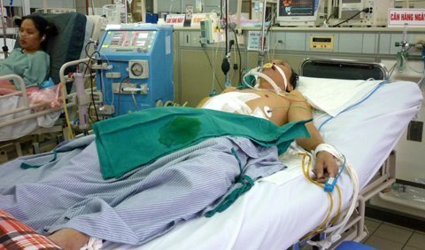 Nghỉ Tết, ô sin nam đắt khách trong bệnh viện