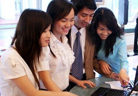 Chồng làm xe ôm, vợ tiệc tùng để kiếm tiền tết