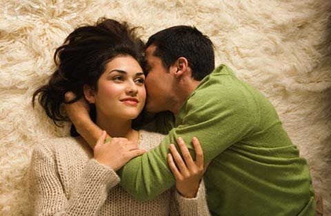 Vợ không về quê nội ăn Tết, tôi đi cặp bồ!