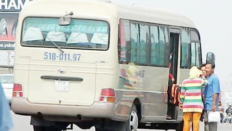 Xe dù 'né' thanh tra, hoạt động bát nháo trên QL1A