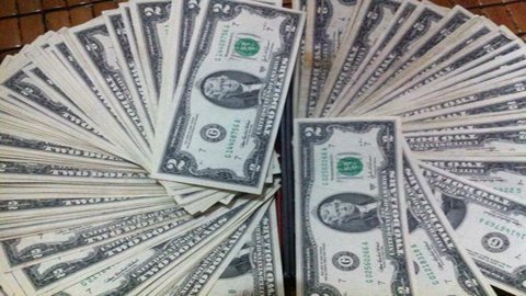 Đổi 2 USD lì xì Tết giá 3 triệu đồng