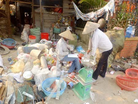 Cận Tết, người buôn phế liệu “ăn nên làm ra”