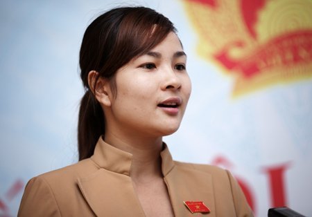 'Hoa khôi' nghị trường tính lập facebook