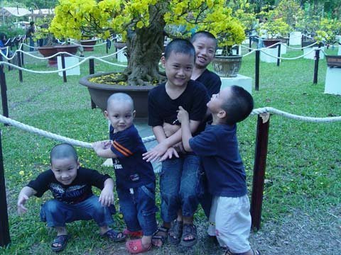 Nụ cười xuân trẻ