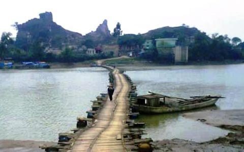 Trượt cầu phao, một thanh niên chết đuối