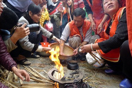 Làng Thị Cấm mở hội thổi cơm thi