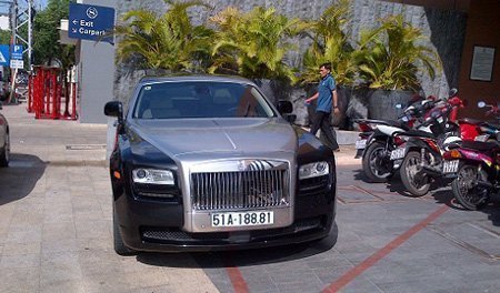 Xe siêu sang Rolls-Royce Ghost biển đẹp ở Nha Trang