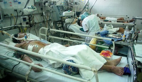 Nghỉ Tết, bệnh viện căng mình đón bệnh nhân cấp cứu