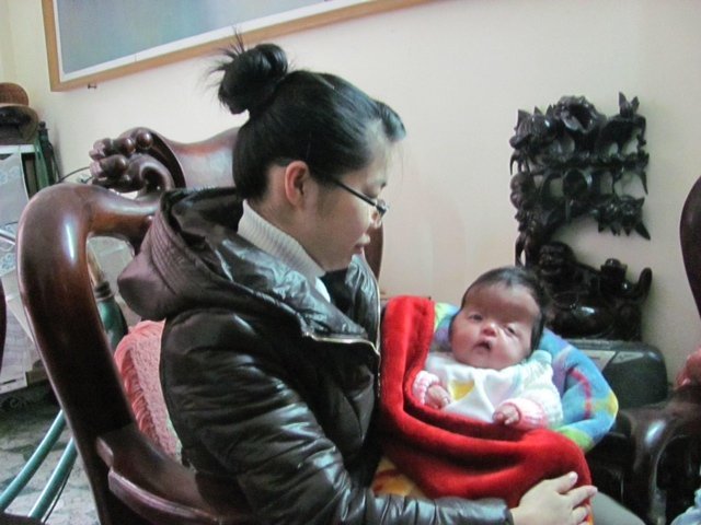 Buồn lòng người mẹ trẻ có con bị bệnh hiếm gặp