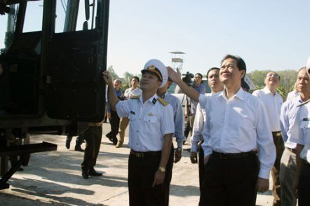 Thủ tướng thị sát 'lá chắn thép' của Hải quân