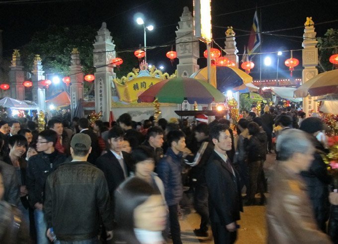 Lễ hội: bệnh cũ tái phát
