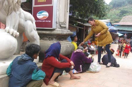 Thu nhập 'khủng' của ăn xin đền Bảo Hà