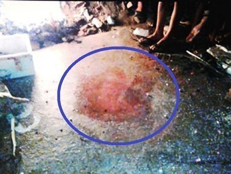 “Máu” rỉ từ nền chợ chỉ là nước cá, thịt