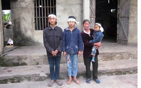 Thương cảnh 3 trẻ không cha không mẹ trong căn nhà tàn