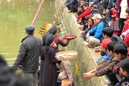 Quan họ ngửa nón nhận tiền: Nhỏ và không nhỏ!