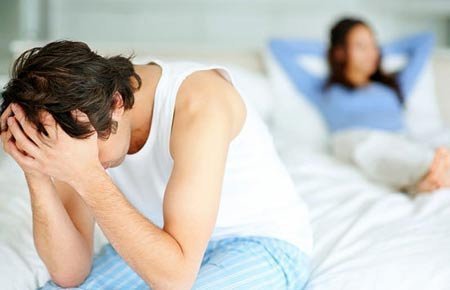 Phát hiện lậu, vợ chồng kéo nhau đến bác sĩ đôi co