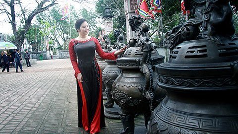 Lý Nhã Kỳ quảng bá du lịch tâm linh Nam Định