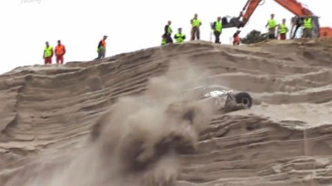 Ô tô Offroad leo dốc dựng đứng ngoạn mục