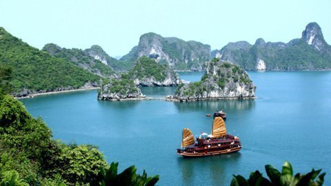 Vịnh Hạ Long lọt top 100 chuyến du lịch 
