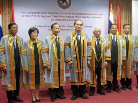 Phó TT Nguyễn Thiện Nhân nhận bằng tiến sĩ danh dự
