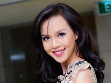 Á hậu Ngọc Oanh “khai xuân” với Ngàn lời yêu thương.